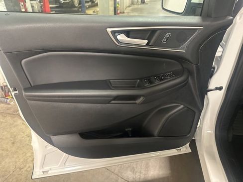 Used 2024 Ford Edge SEL w/ Convenience Package image 9