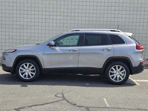 Used 2017 Jeep Cherokee Limited AWD/4WD image 4