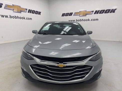 Used 2025 Chevrolet Malibu LT image 2