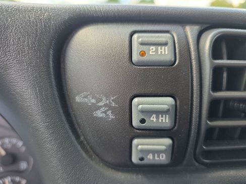 Used 2004 GMC Sonoma SLS AWD/4WD image 10