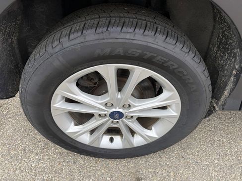 Used 2019 Ford Escape SE image 8