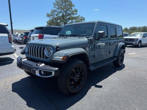 Used 2025 Jeep Wrangler Sahara AWD/4WD image 2