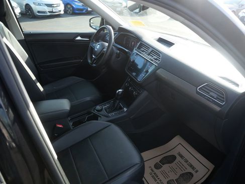 Used 2020 Volkswagen Tiguan SEL image 28