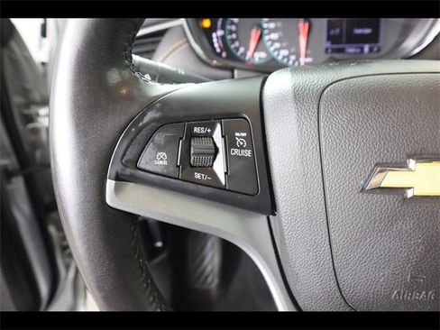 Used 2020 Chevrolet Trax LT w/ LT Convenience Package image 26