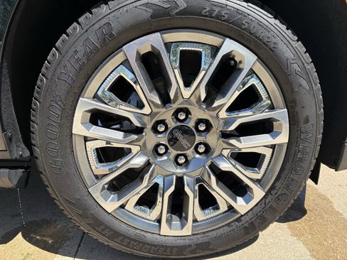 Used 2023 GMC Yukon Denali Ultimate AWD/4WD image 9