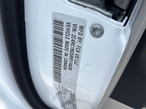 Used 2024 Chrysler Pacifica Touring-L FWD image 32