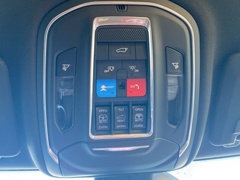 New 2025 Jeep Grand Cherokee Limited image 34