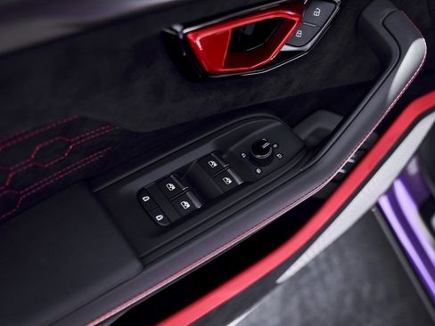 Used 2024 Lamborghini Urus Performante AWD/4WD image 41