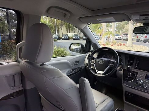 Used 2019 Toyota Sienna XLE w/ XLE Navigation Package image 17