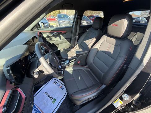 Used 2025 Chevrolet TrailBlazer RS w/ Driver Confidence Package image 19