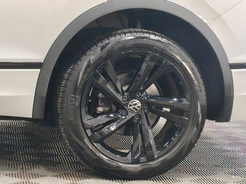 Used 2024 Volkswagen Tiguan SE R-Line image 60