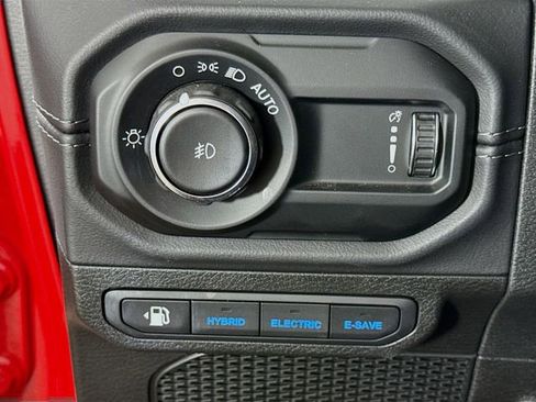 Used 2025 Jeep Wrangler Unlimited Sahara AWD/4WD image 10