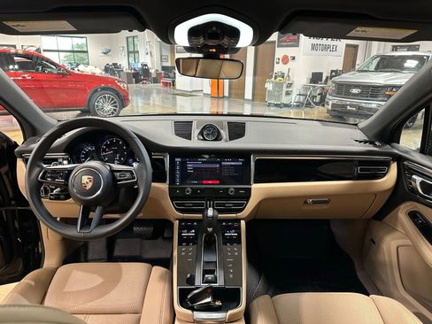 Used 2025 Porsche Macan image 16