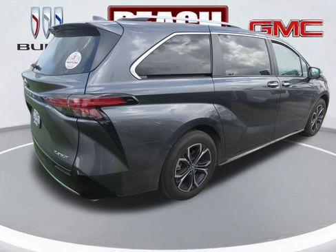 Used 2025 Toyota Sienna Platinum AWD/4WD image 2