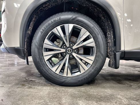 Used 2021 Nissan Rogue SV w/ Premium Package AWD/4WD image 12