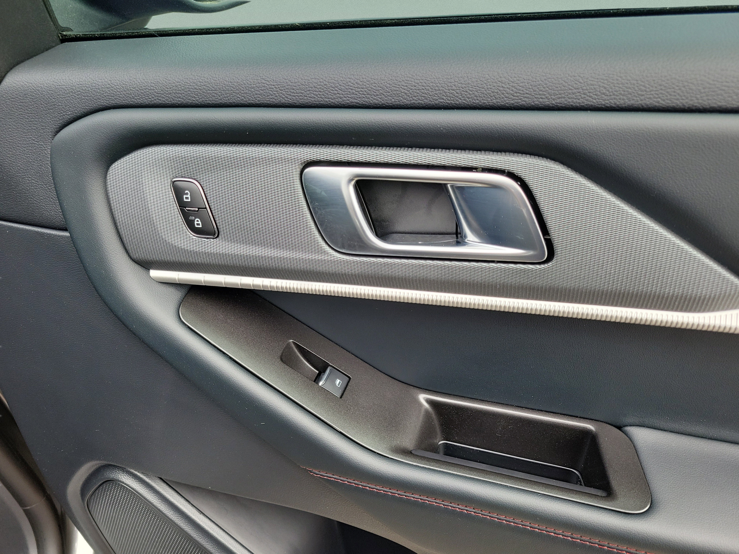 New 2026 Ford Explorer ST-Line w/ ST-Line Street Pack RWD image 30