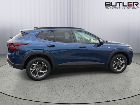 Used 2024 Chevrolet Trax LT FWD image 7