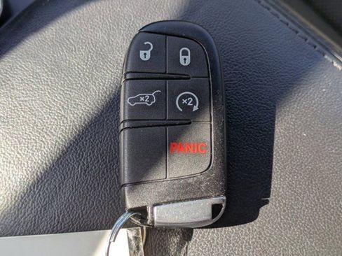 Used 2018 Jeep Grand Cherokee Overland image 26