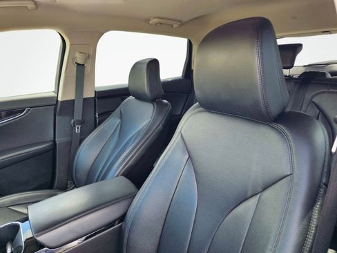 Used 2022 Lincoln Nautilus AWD w/ Premium Package image 17
