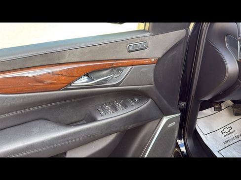 Used 2018 Cadillac Escalade Luxury image 7