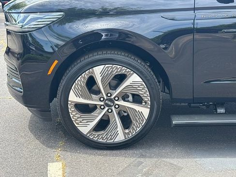 New 2026 Lincoln Navigator Black Label AWD/4WD image 12