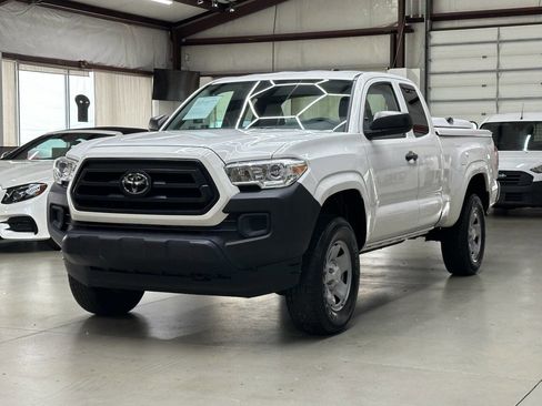 Used 2020 Toyota Tacoma SR image 5