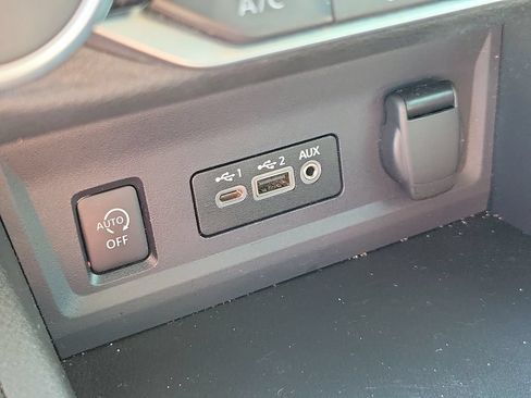 Used 2024 Nissan Sentra SV FWD image 28