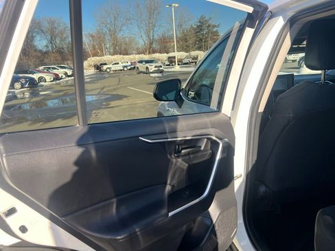 Certified 2022 Toyota RAV4 LE image 25