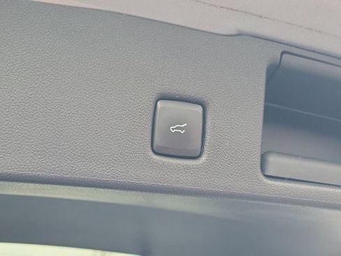 Used 2022 Ford Escape SE w/ SE Sport Appearance Package FWD image 12