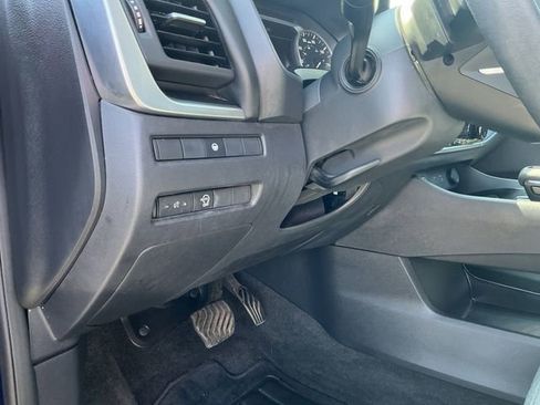 Used 2023 Nissan Rogue SV FWD image 31