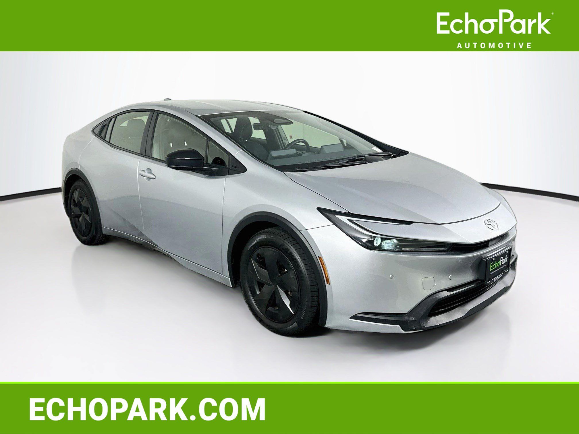Used 2025 Toyota Prius LE FWD image 1