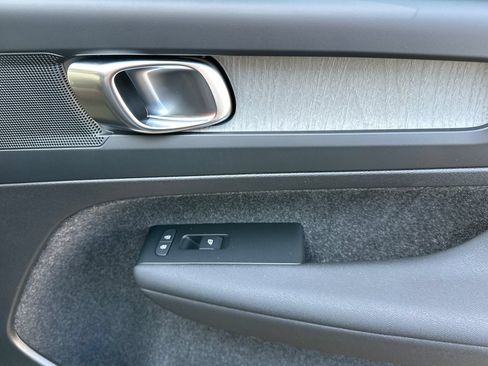 Certified 2026 Volvo XC40 B4 Core w/ Climate Package FWD image 19