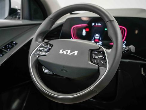 Used 2023 Kia Niro EX Touring image 15