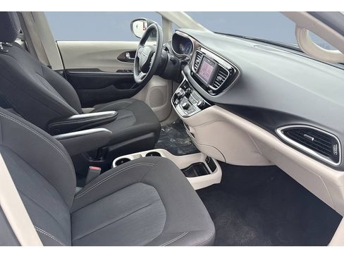 Used 2023 Chrysler Voyager LX FWD image 38