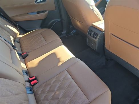 Used 2024 Nissan Rogue Platinum image 13