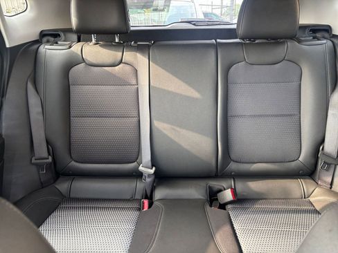 Used 2025 Chevrolet Trax LT FWD image 37