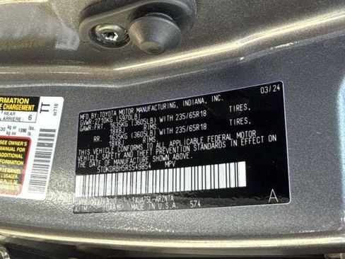 Used 2024 Toyota Highlander LE AWD/4WD image 35