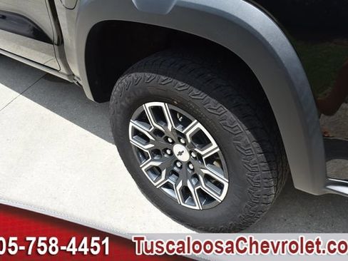 Used 2024 Chevrolet Colorado Z71 w/ Z71 Convenience Package 2 AWD/4WD image 14