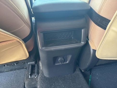 Used 2019 Toyota RAV4 LE FWD image 12