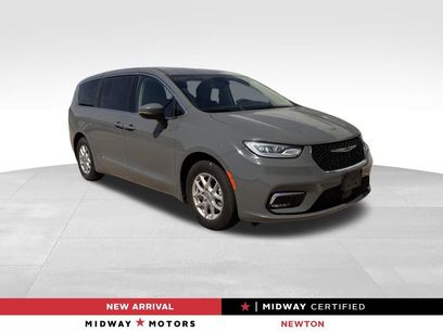 Used 2023 Chrysler Pacifica Touring-L