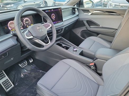 New 2026 Volkswagen Tiguan SE R-Line image 7