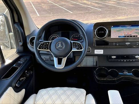 Used 2024 Mercedes-Benz Sprinter 3500 image 7