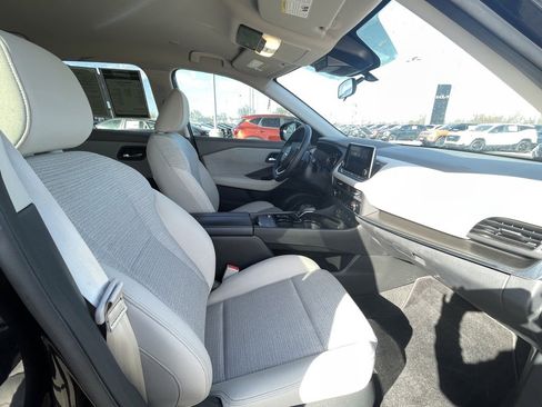 Used 2023 Nissan Rogue SV image 26