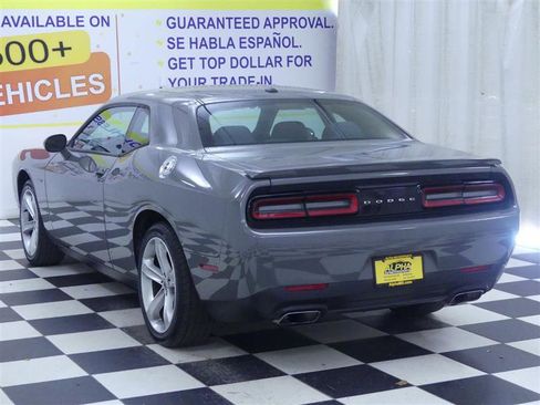 Used 2017 Dodge Challenger R/T image 5