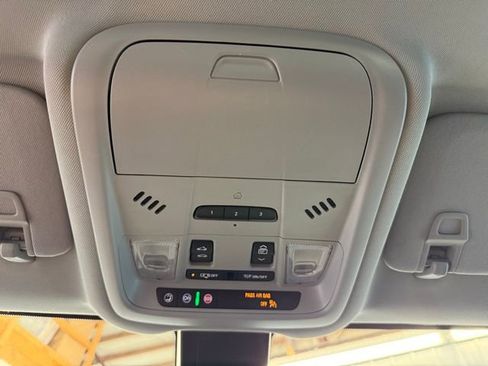 Used 2022 GMC Terrain SLT w/ Infotainment Package II image 27