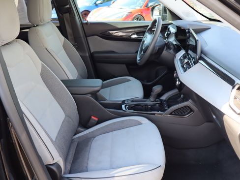 Used 2024 Chevrolet TrailBlazer LT AWD/4WD image 36