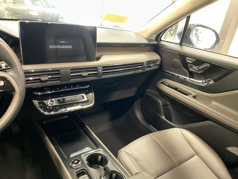 New 2025 Lincoln Corsair Reserve w/ Jet Appearance Package AWD/4WD image 12