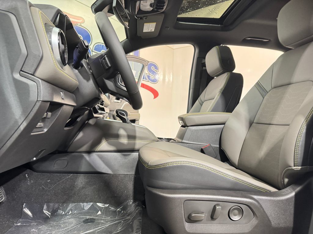 New 2026 Chevrolet Colorado ZR2 w/ Technology Package AWD/4WD image 8