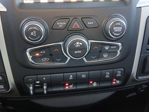 Used 2018 RAM 1500 Big Horn AWD/4WD image 42