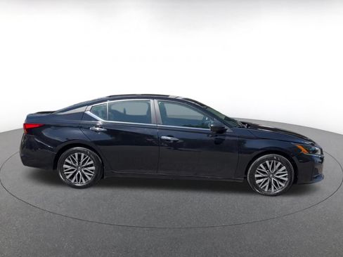 Used 2025 Nissan Altima 2.5 SV FWD image 16